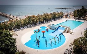 Bungalow In Caorle With Garden Furniture